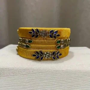 সূর্যমুখী আভা রেশমি সুতার চুড়ি সেট