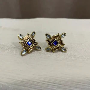 ব্লু কুনদান ফিউশন: রাজকীয় স্টোনের কানের টপ