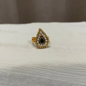 এমারেল্ড রয়্যালটি ফিঙ্গার রিং