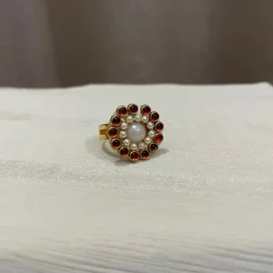 মেরুন এনচান্টেড স্টেটমেন্ট রিং