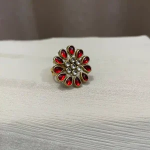 ক্রিমসন রয়্যালটি ফ্লোরাল রিং